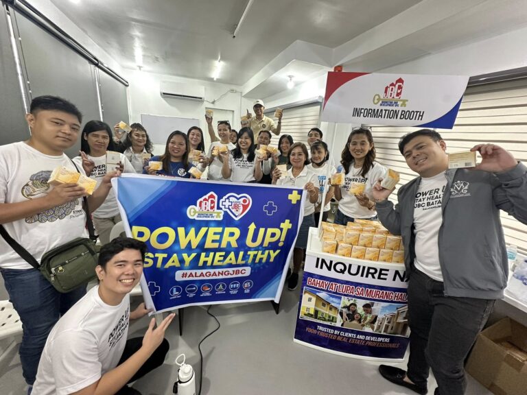 "JBC sellers in Bataan receiving vitamins and wellness support through the Alagang JBC program."